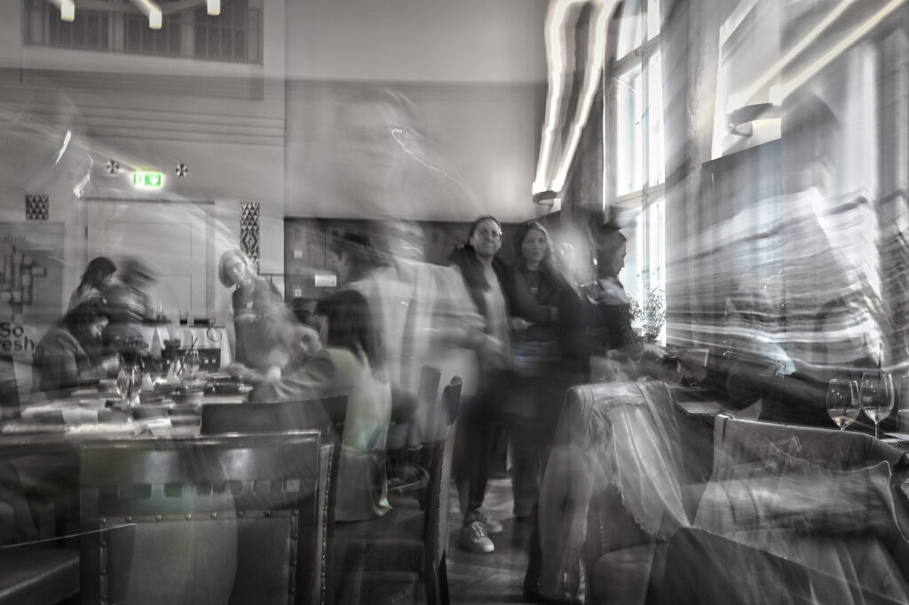 Warum wir bei der Bekämpfung von Frauengewalt an die Wurzel müssen: Der Doppel-Ansatz aus Prävention und Empowerment